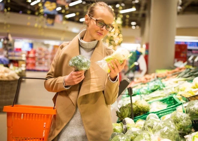 Докторская колбаса дороже, а сметана дешевле: как на самом деле изменились цены на продукты питания в Латвии