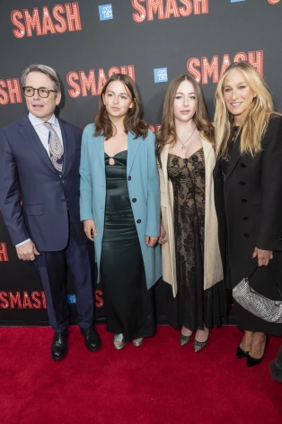 Звездная семья посетила бродвейскую премьеру спектакля Smash.