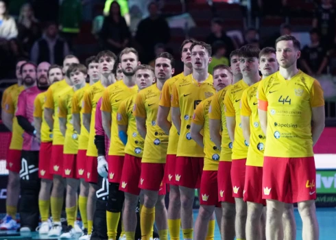 Ulbrokas florbolisti pirms finālspēles.