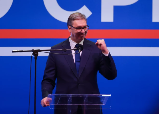 Vučičs aicina atjaunot Serbijā "kārtību un mieru"