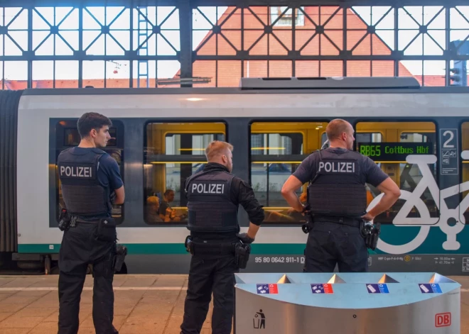 Metro uzbrukumā Berlīnē noslepkavots 19 gadus vecs vācietis, uzbrucēju policija nošauj