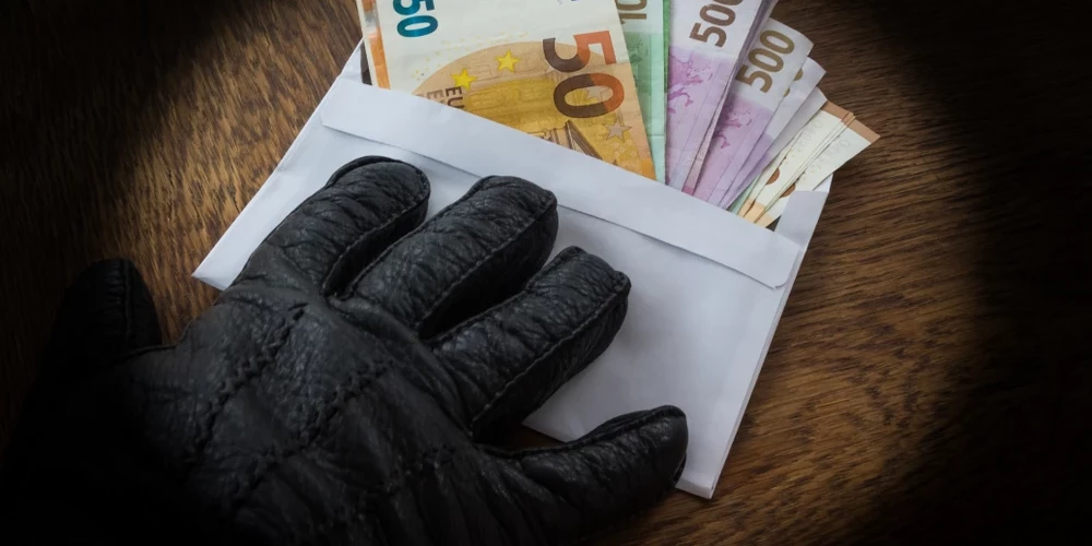 Latvijā ēnu ekonomika samazinās, taču joprojām pārsniedz Igaunijas un Lietuvas līmeni.