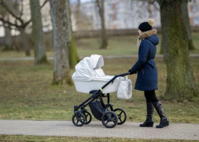 Veikusi iemaksas, savākusi čekus - un viss velti? VID jauno māmiņu nostāda strupceļā