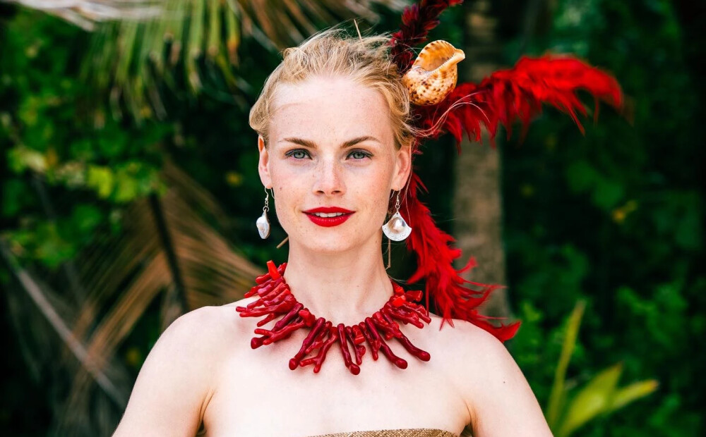 Ieva Florence-Vīksne tiek pie ļoti īpaša tērpa - Tongas sieviešu kāzu drānām