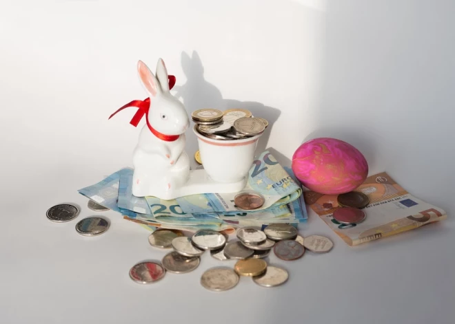 Saņem pensiju pirms Lieldienām – mainīti izmaksas datumi