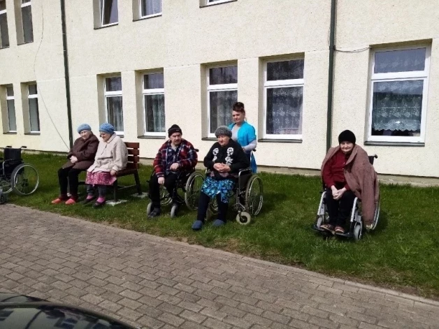 Клиенты социального центра ухода самоуправления Лудзенского края.