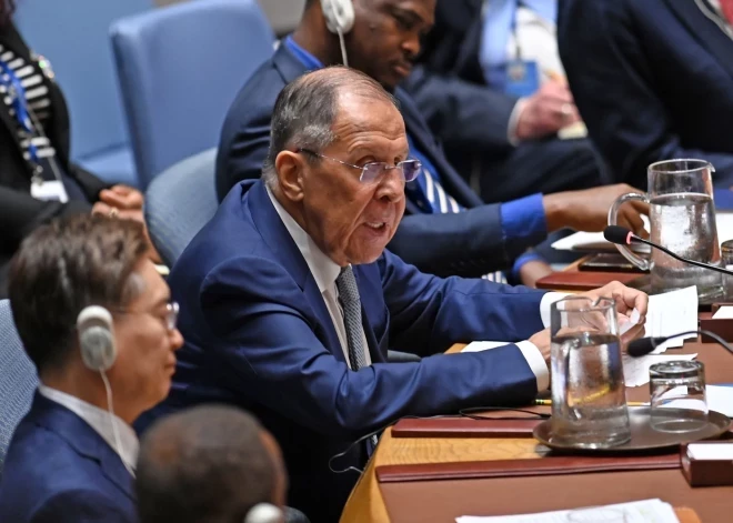 Лавров заявил, что НАТО уже давно надо было распустить
