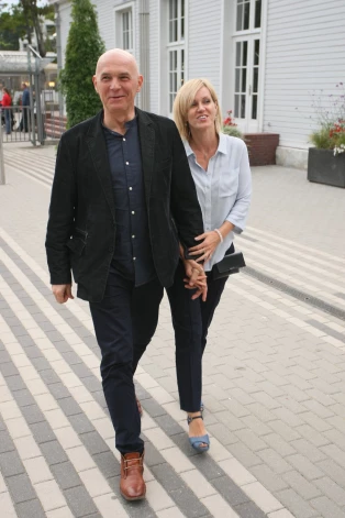 Dziedošais aktieris Varis Vētra 2019. gadā kļuva par tēvu savam piektajam bērnam, kuru viņam dāvāja mīļotā sieviete Sanita, kas ir 20 gadus jaunāka par viņu.