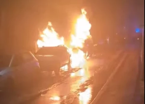 В ночь на 27 февраля в Вецмилгрависе загорелись два автомобиля.