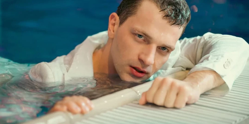 “Nebūsim naivi, īsto dzīves mīlestību es šādā šovā necerēju atrast. Pieteicos piedzīvojuma, jaunu iepazīšanos un atpazīstamības dēļ. Esmu ļoti priecīgs par šo pieredzi. Un soctīklos saņemu daudz labu vārdu no skatītājiem,” saka Deniss.