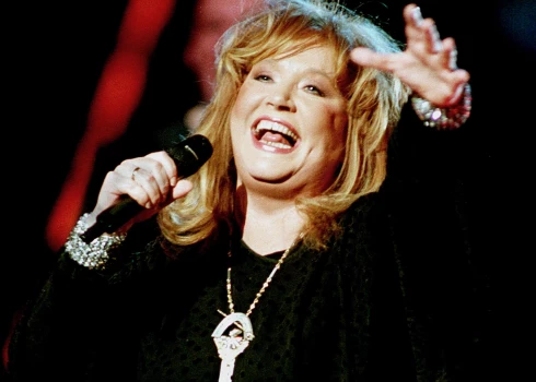 Alla Pugačova dzied dziesmu "Primadonna" (1997. gads). Iesauka "Primadonna" kļūs par viņas vizītkarti. (foto: Scanpix / Reuters)