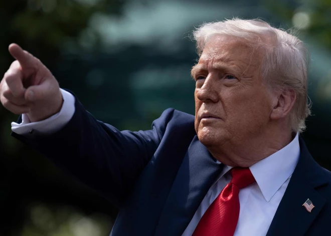 Tramps vaino Zelenski un Baidenu Ukrainas kara sākšanā