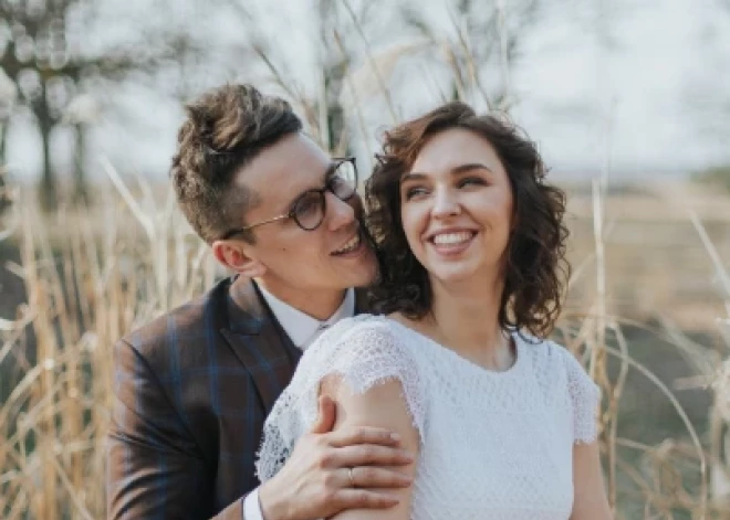 "Man laimējies tevi apprecēt!" Jānis Šipkēvics ar sievu Zani atzīmē septīto kāzu gadadienu