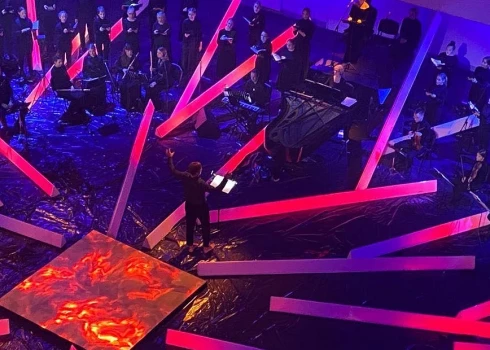 Rīgas cirkā skanēs Filipa Glāsa darbs. 