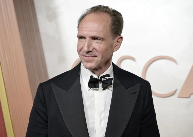 Вот это пресс! 62-летний актер Рэйф Файнс выходит из спортзала с телом, как у вдвое более молодого мужчины