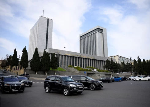 Valdības ēka Baku pilsētā. 