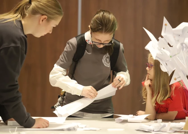 AS “Latvenergo” organizētais konkurss “Fizmix” šogad svin 30 gadu jubileju. Devāmies klātienē aplūkot, kā savstarpēji STEM jomā sacenšas un aug spēcīgākie jaunieši no visas Latvijas.