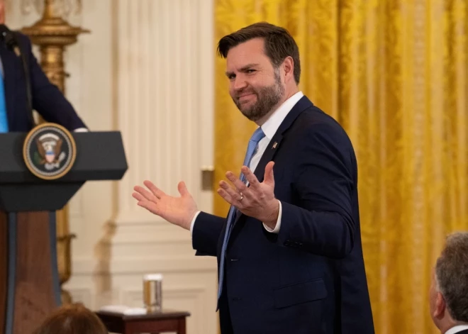 Видео: Вице-президент США Джей Ди Вэнс оказался в крайне неловкой ситуации на публичном мероприятии