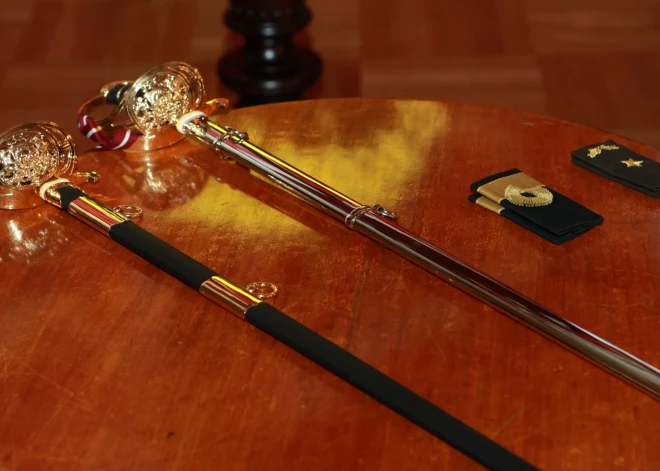 Министерство планирует потратить почти миллион на закупку... сабель! А это точно укрепит боеспособность Латвии?