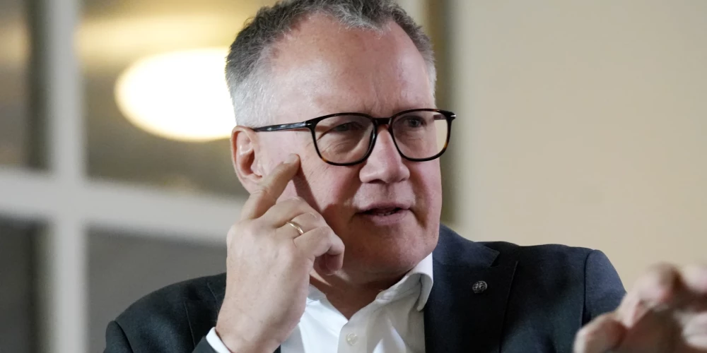 Finanšu ministrs Arvils Ašeradens aicināja AM ļoti rūpīgi vērtēt šo iepirkumu.