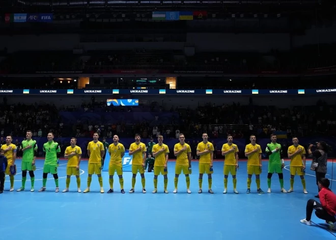 VIDEO: UEFA neļauj godināt kara upurus. Ukrainas un Rumānijas telpu futbolisti atrod veidu, kā pieminēt kritušos