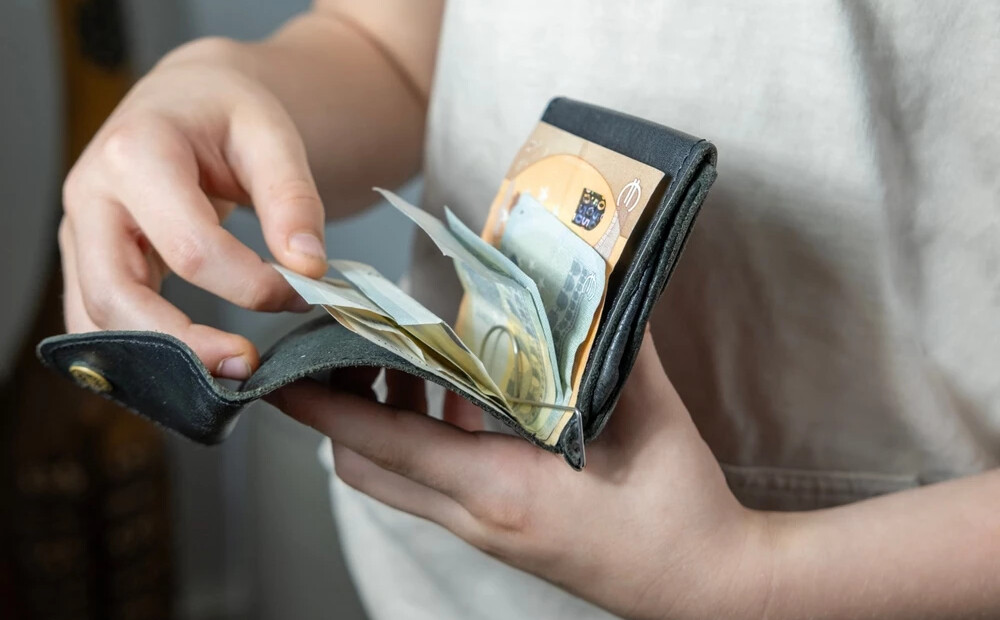 Saeima atbalsta nodokļu atbrīvojumu skolēnu mācību uzņēmumiem līdz 3000 eiro