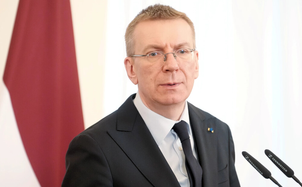 Rinkēvičs aicina ņemt vērā tradīcijas aspektu diskusijās par parādes zobenu iegādi virsniekiem