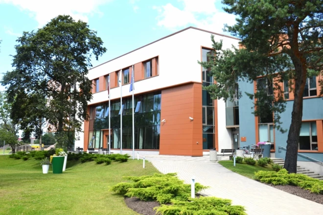 Uz Ādažu novada domes 15 deputātu vietām pretendē 135 kandidāti no astoņiem sarakstiem.