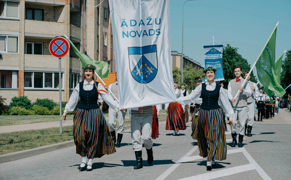 Ādažu novada domes deputātu kandidāti: separātiskie carnikavieši, plastikas ķirurgs un satiksmes uzlabotāji