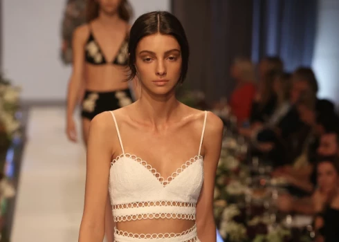 Austrāliešu topmodele Lūsija Markoviča.