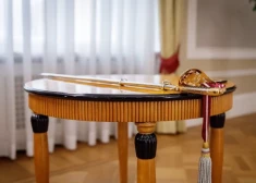 Согласно действующему ныне договору стоимость одной сабли не превышает 600 евро.