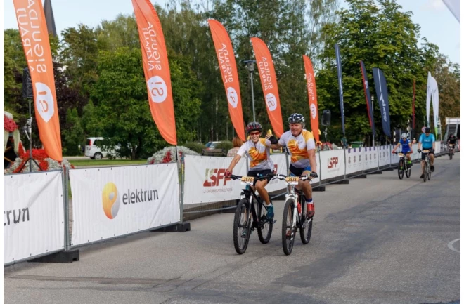 Inga un Andris Vienības braucienā Siguldā.