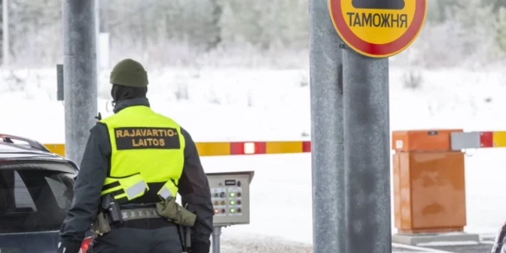 Somija slēdza 1340 kilometrus garo robežu ar Krieviju pēc tam, kad tur ieradās aptuveni 1000 nelegālo imigrantu bez vīzām.