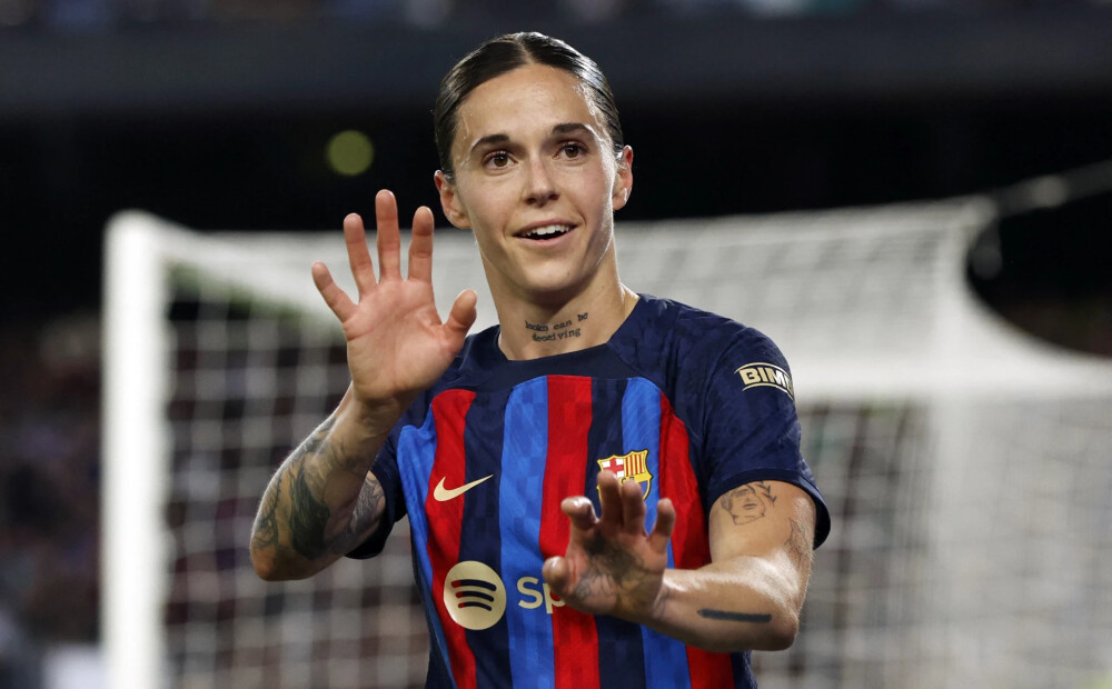 VIDEO: "Barcelona" futboliste saņem diskvalifikāciju par intīmiem pieskārieniem pretiniecei