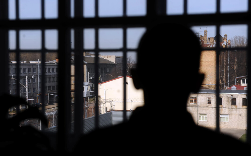 Vīrietim par deviņus gadus vecas meitenes izvarošanu draud mūža ieslodzījums