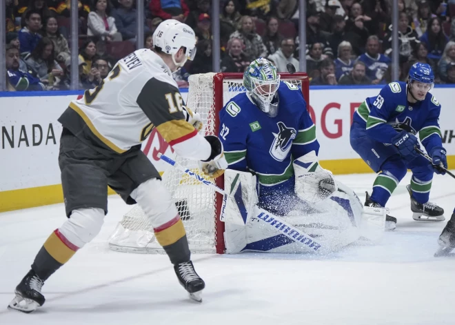 Bļugera "Canucks" noslēdz sezonu ar zaudējumu