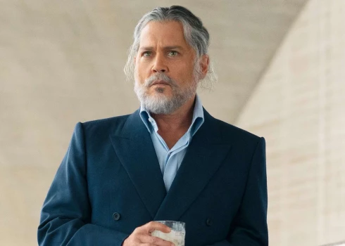 В фильме "Дневной пьяница" Джонни Депп снова выглядит совершенно неузнаваемым.