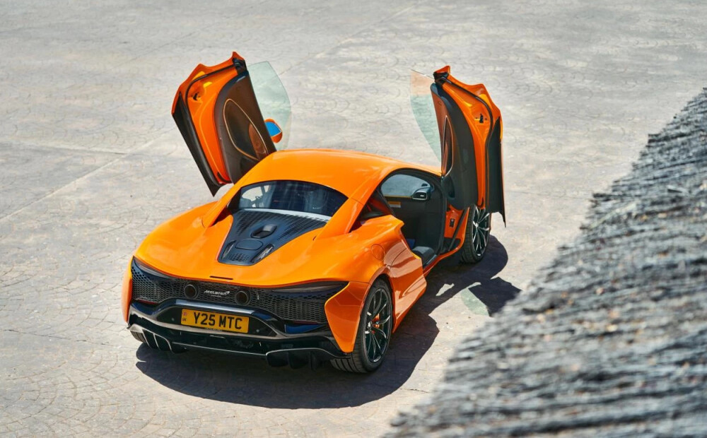 "Auto 2025" varēs skatīt britu un itāļu superauto