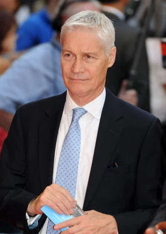 Tuvs princeses draugs un karaļnama korespondents Ričards Kejs.