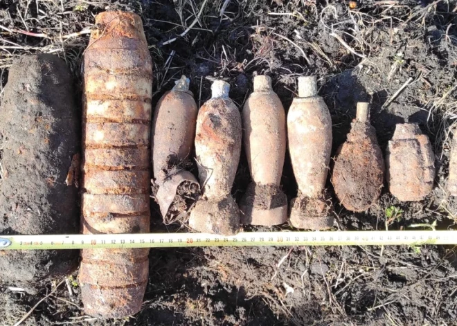 Pie Iecavas “Rail Baltica” trasē atrod Otrā pasaules kara aviācijas bumbu un citu munīciju