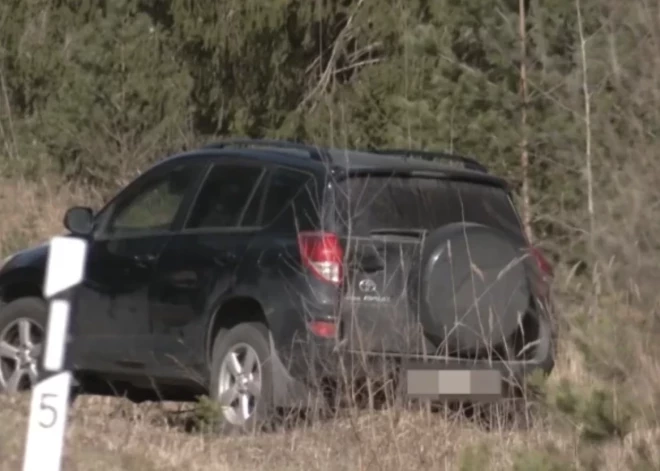 В Тукумском крае, пытаясь скрыть следы убийства, молодой мужчина в лесу сжег тело человека