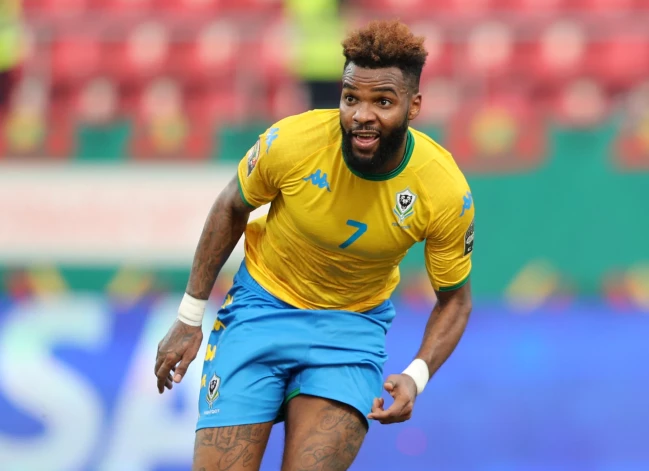 Ārons Bupendza bija būtisks spēlētājs arī Gabonas futbola izlases rindās, piedaloties arī Āfriks Nāciju kausa sacensībās.