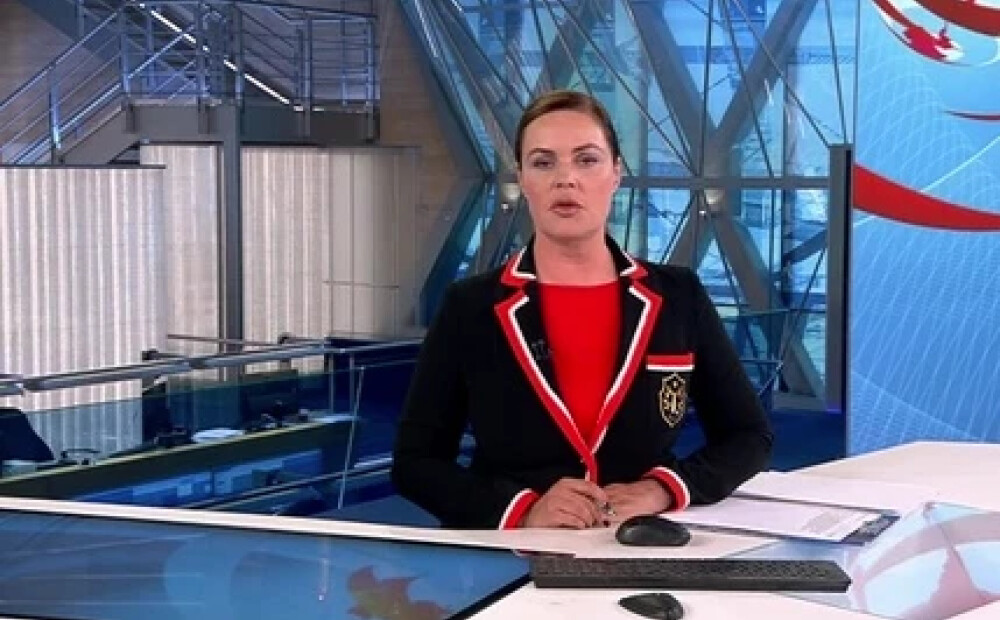 Putina iecienītākās Krievijas televīzijas propagandistes Jekaterinas Andrejevas meita ar mazdēlu ērti dzīvo "neonacistiskajā Latvijā"