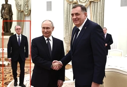 Jekaterinas Andrejevas vīrs Duško Perovičs pavada Bosnijas serbu līderi Miloradu Dodiku vizītē pie Putina (ekrānuzņēmums no "navalny.com")