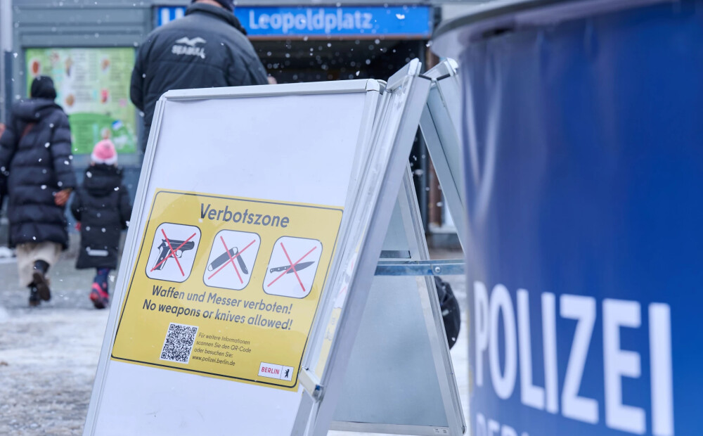 Berlīnes sabiedriskajā transportā vairs nedrīkstēs ienest šaujamieročus un nažus