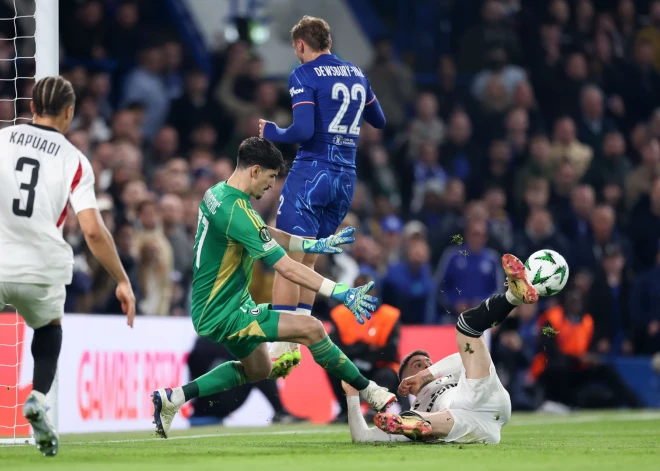"Chelsea" zaudē poļu "Legia", taču iekļūst Konferences līgas pusfinālā, kur tai piebiedrojas "Fiorentina", Seviljas "Real Betis" un Stokholmas "Djurgarden"