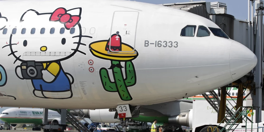 "Hello Kitty" ir kļuvis par kultūras fenomenu, kuram ir ne tikai veltītas preces, bet arī tematiski parki un tagad arī lidosta.