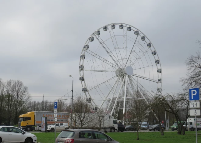 "Любой бизнес - это риск": владельцы рижского колеса обозрения надеются на 100 000 посетителей в год