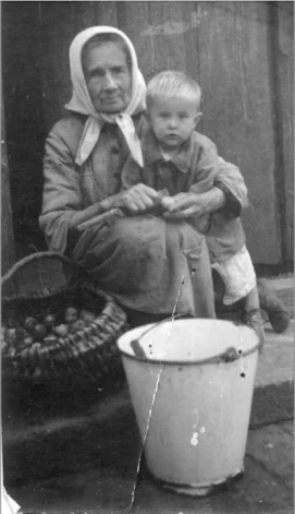 Ogres Vēstures un mākslas muzejā skatāma izstāde “Sievietes karā pēc kara”, kas izgaismo trīspadsmit dažāda vecuma novada sieviešu likteņus laikā no 1945. līdz 1958. gadam.