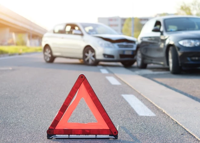 Агрессивные хамы: большое число смертей на дорогах Латвии объяснили поведением водителей